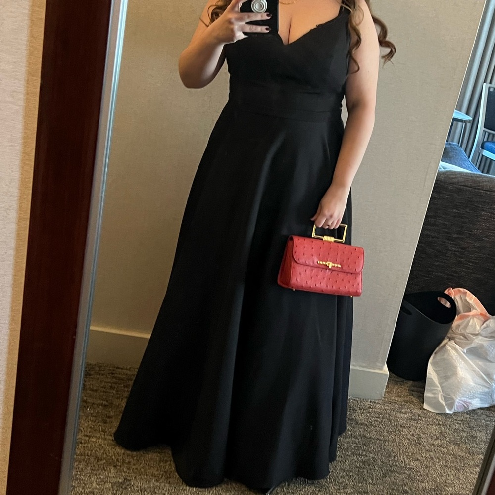 🖤 Classic Black A-Line Formal Dress (Altered to Size 12) 🖤 - Picture 4 of 9